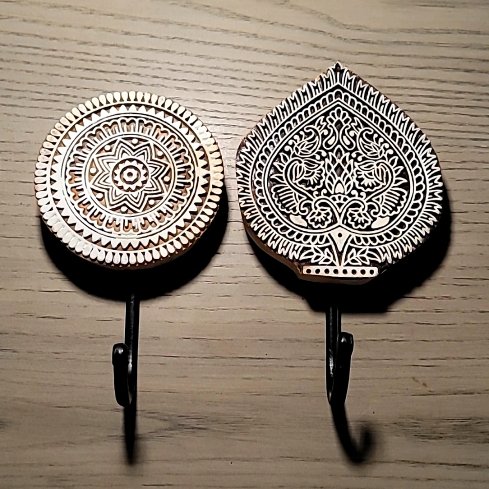 1 pair of Indian carved hangers
